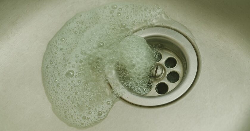 Afvoer borrelt: oorzaken, oplossingen en slimme tips voor een blijvende oplossing